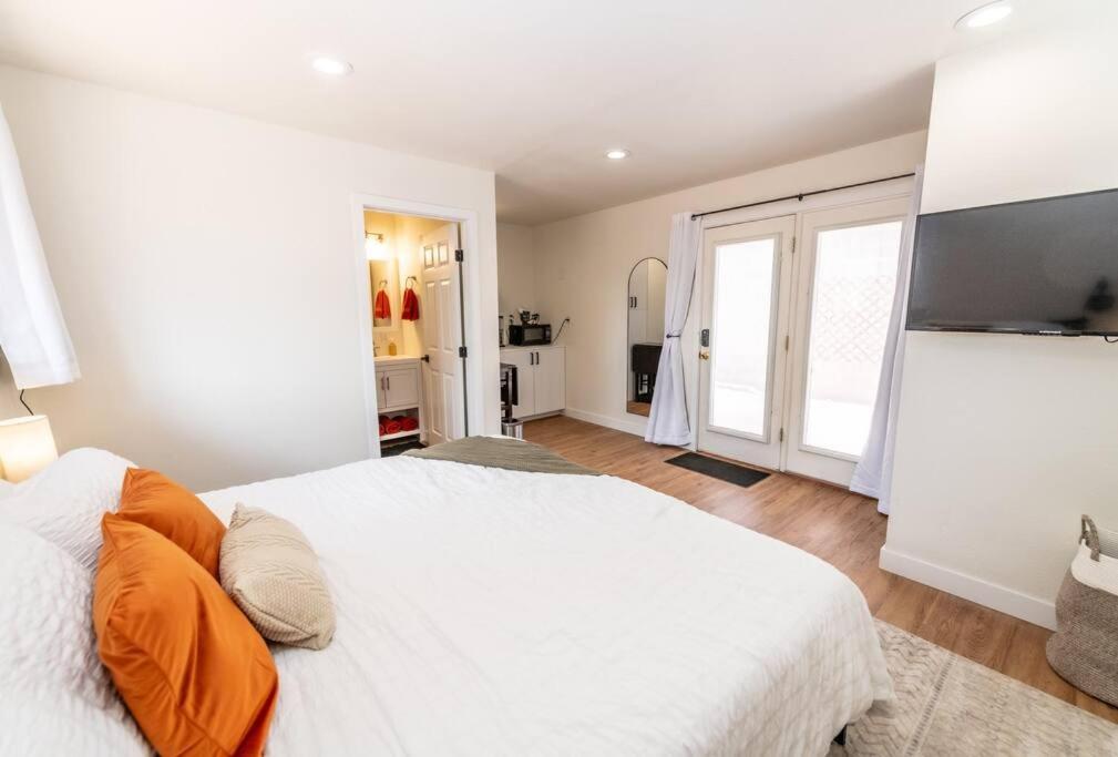 Newly Remodeled Family Friendly *